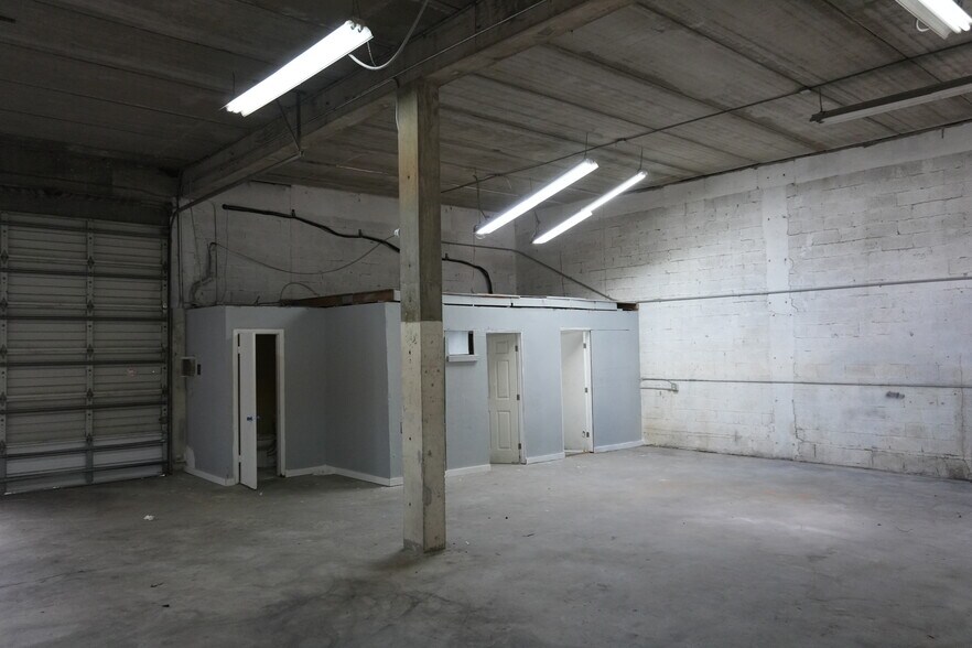 More Photos Of 2282 NW 21st Ter, Miami Warehouse For Lease