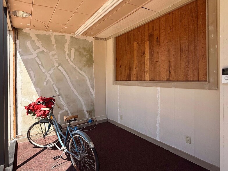 More Photos Of 526 Market St, Osage City Storefront For Sale