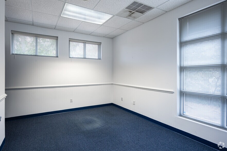 More Photos Of 1037 Chuck Dawley Blvd, Mount Pleasant Office Residential For Lease
