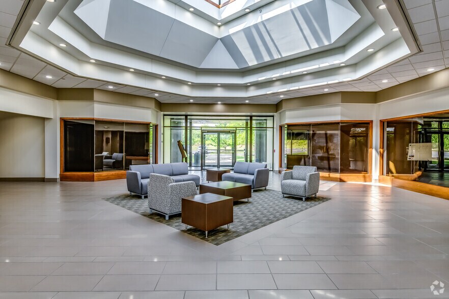 More Photos Of 11950 W Lake Park Dr, Milwaukee Office For Sale