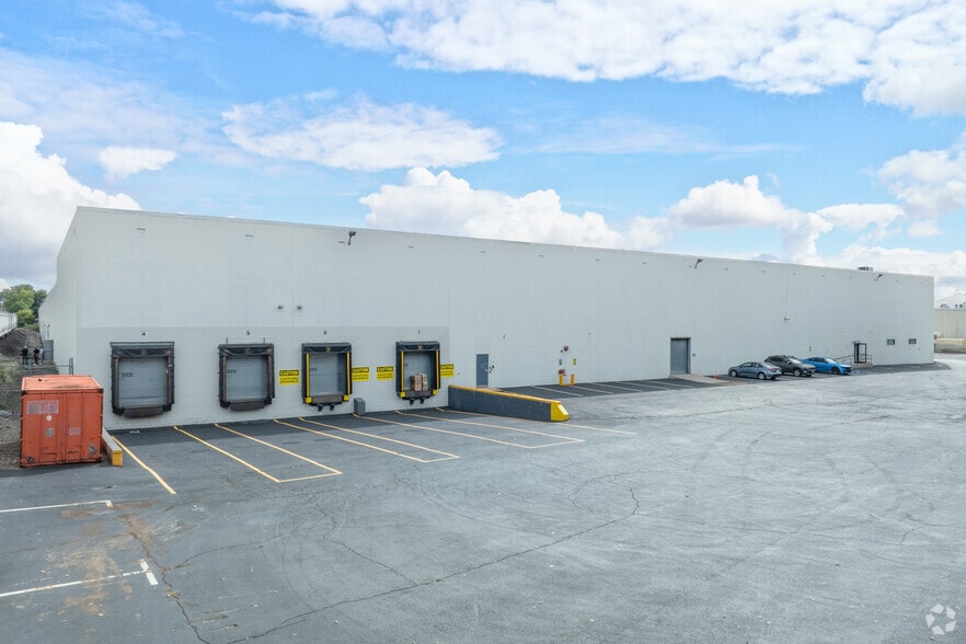 More Photos Of 95 Mayhill St, Saddle Brook Distribution For Lease