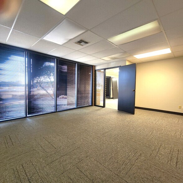 More Photos Of 2033 Heritage Park Dr, Oklahoma City Office For Sale