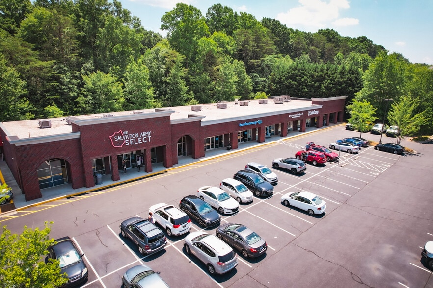 More Photos Of 3610 N Elm St, Greensboro Freestanding For Lease