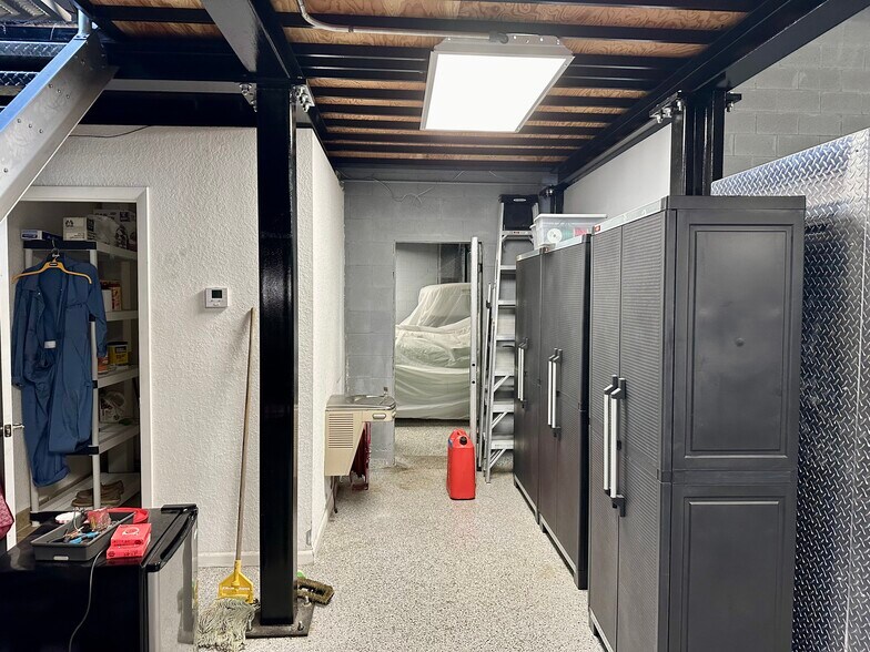 More Photos Of 2937 Ravenswood Rd, Fort Lauderdale Self Storage For Sale