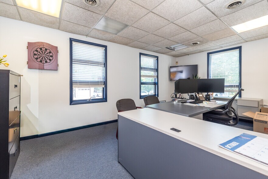 More Photos Of 1454 Bethlehem Pike, North Wales Storefront Retail Office For Lease