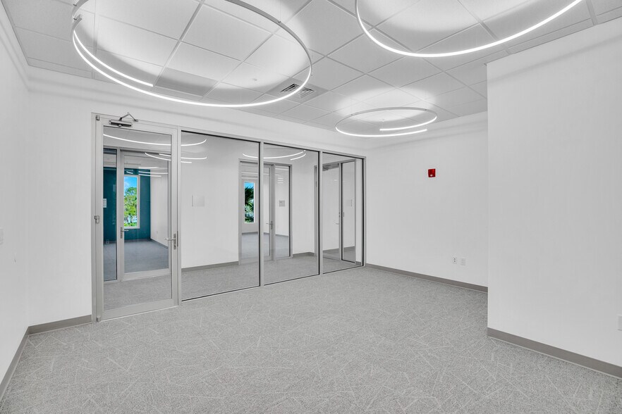 More Photos Of 3755 9th SW st, Vero Beach Office For Lease