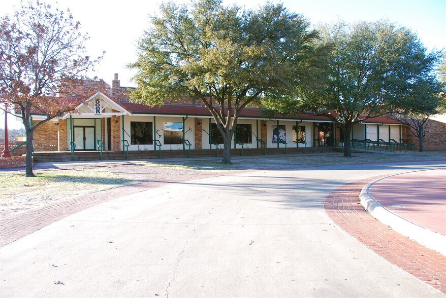 More Photos Of 2521-2525 Rodeo Plz, Fort Worth Restaurant For Lease