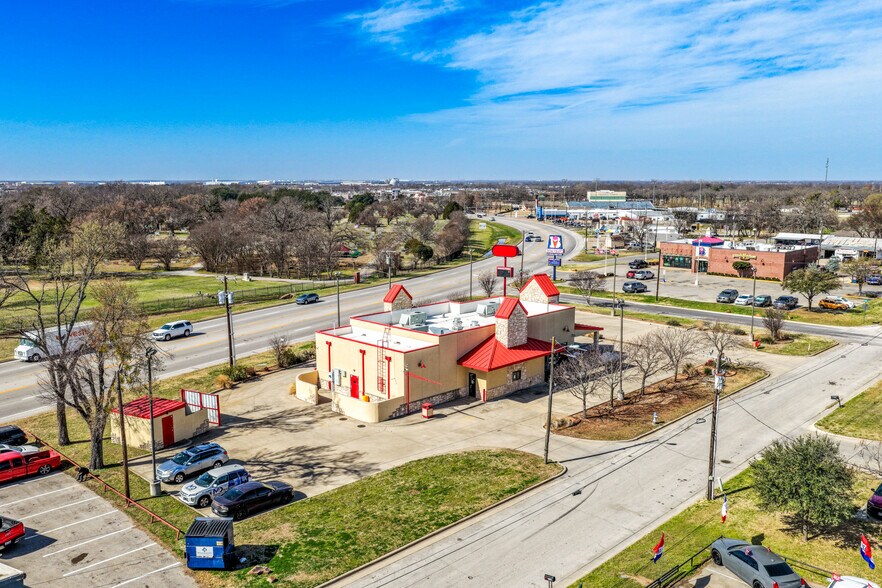 More Photos Of 1014 W Moore Ave, Terrell Restaurant For Sale