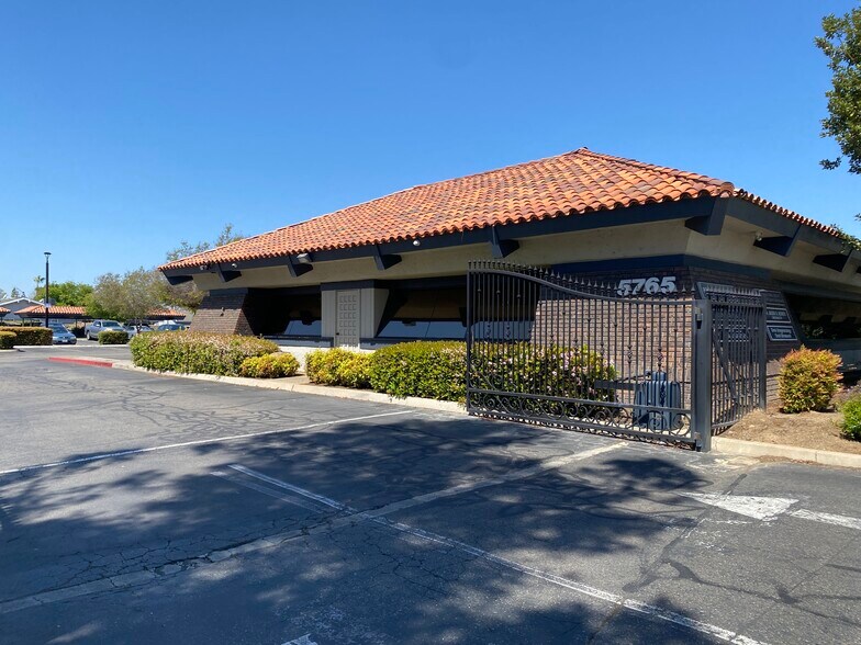 More Photos Of 5777 N Fresno St, Fresno Medical For Sale