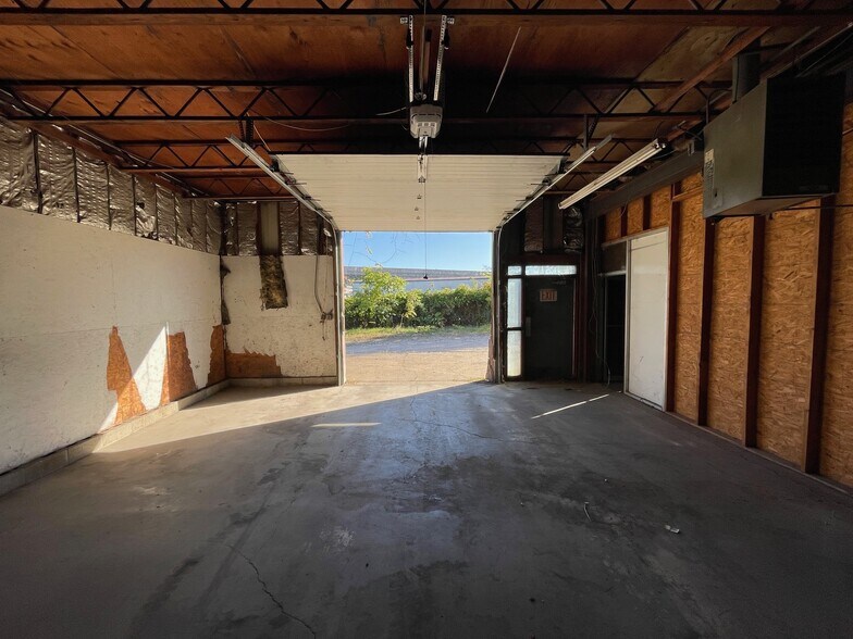 More Photos Of 105 N 9th Ave, Evansville Warehouse For Sale