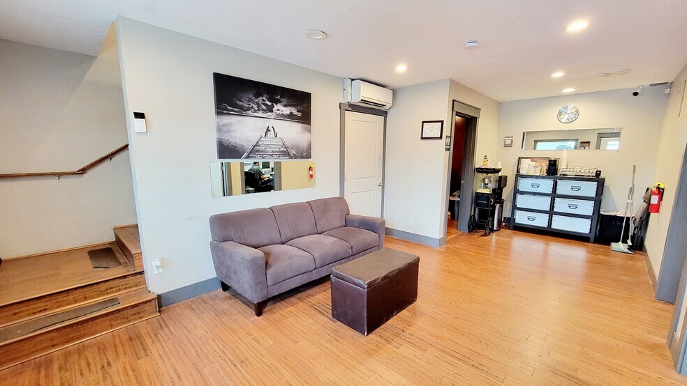 More Photos Of 4045 State St, Salem Auto Dealership For Sale
