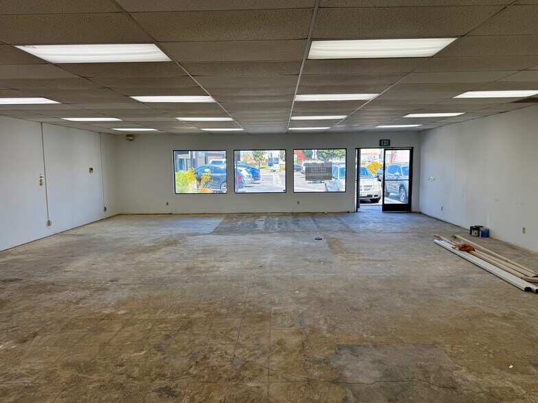 More Photos Of 3175-3185 Midway Dr, San Diego Storefront For Lease