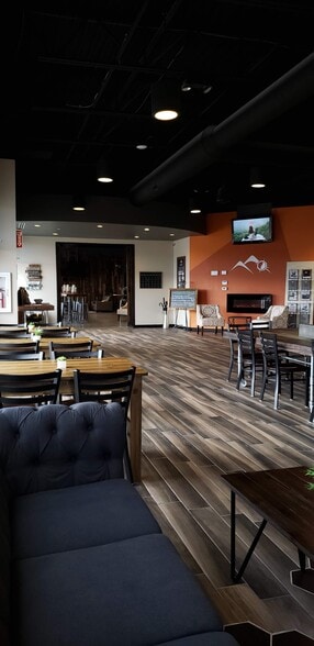 More Photos Of 8200 Southpark Cir, Littleton Light Manufacturing For Sale