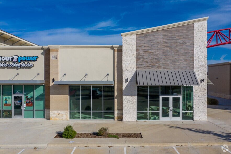 More Photos Of 1010 W Exchange Pky, Allen Storefront For Lease
