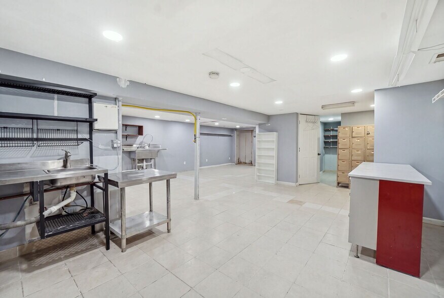 More Photos Of 9510 Lanham Severn Rd, Lanham Office For Sale