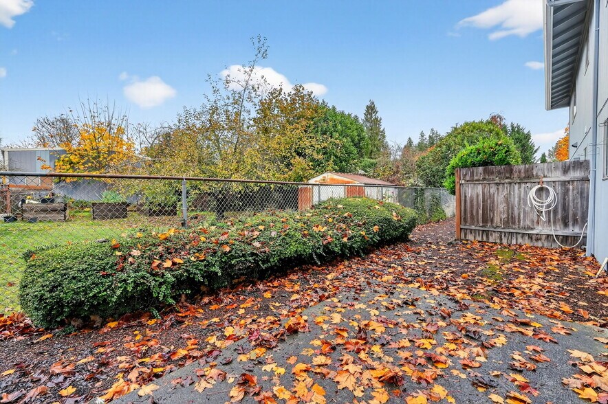 More Photos Of 17170 Beers Ave, Sandy Multifamily For Sale