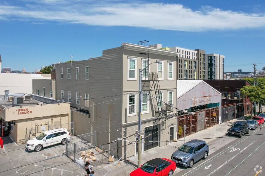 More Photos Of 3178-3180 17th St, San Francisco Loft Creative Space For Lease
