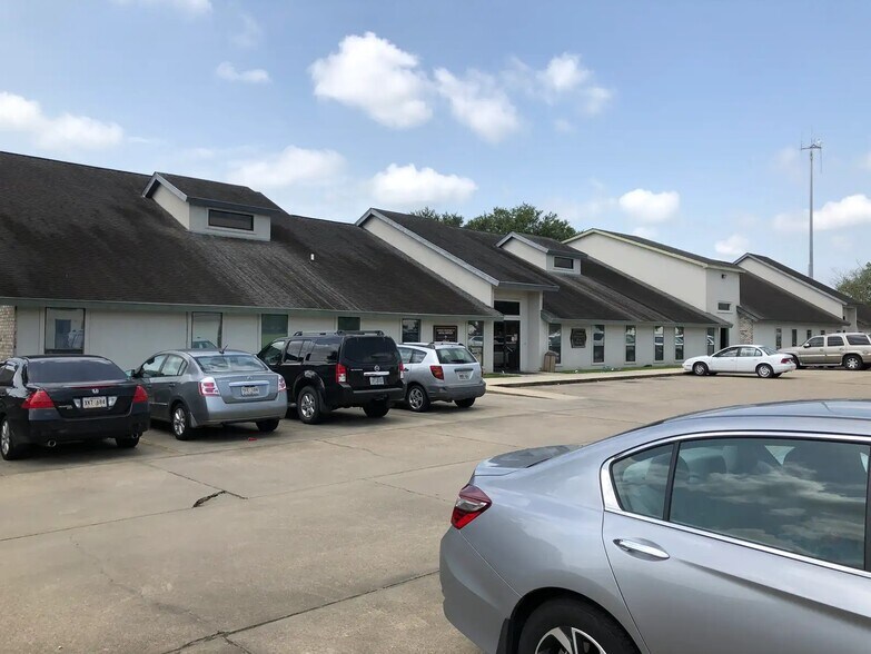 More Photos Of 1068 E Worthy St, Gonzales Office For Lease