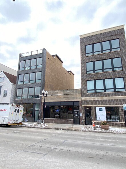 More Photos Of 4060 N Lincoln Ave, Chicago General Retail For Sale
