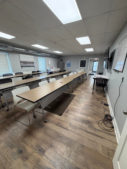 More Photos Of 6603 Royal St, Pleasant Valley Industrial For Lease