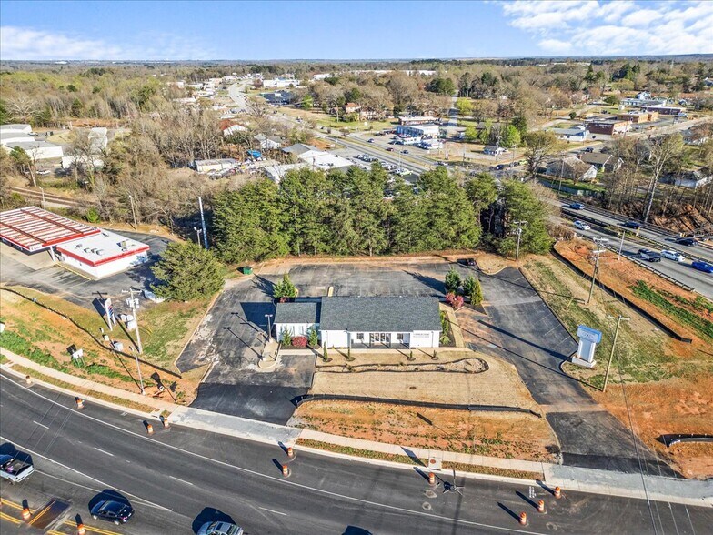 More Photos Of 100 Inman Rd, Lyman Office For Sale