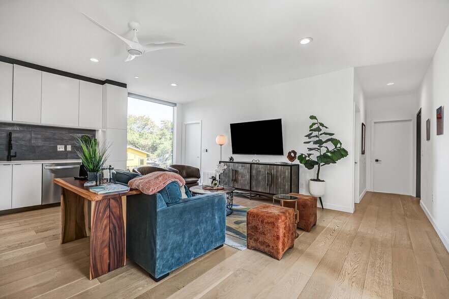 More Photos Of 2208 Lake Austin Blvd, Austin Office Residential For Sale