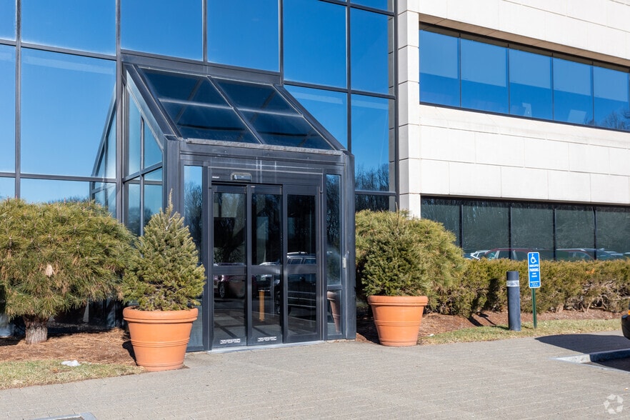 More Photos Of 100 Beard Sawmill Rd, Shelton Office For Lease