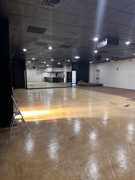More Photos Of 8350 S 88th Ave, Justice Restaurant For Sale