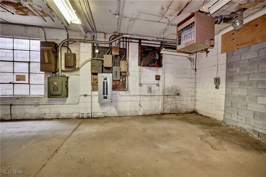 More Photos Of 422 S Green Rd, South Euclid Warehouse For Sale