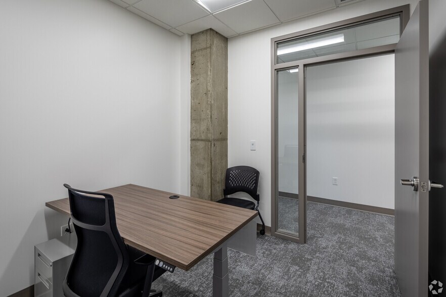 More Photos Of 214 Overlook Cir, Brentwood Office For Sale