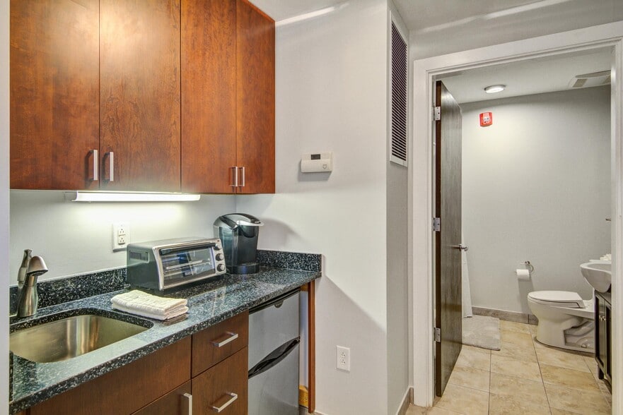 More Photos Of 487 King St, Charleston Loft Creative Space For Sale