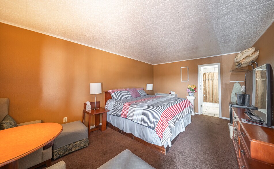 More Photos Of 812 S Bishop Ave, Rolla Hotel For Sale