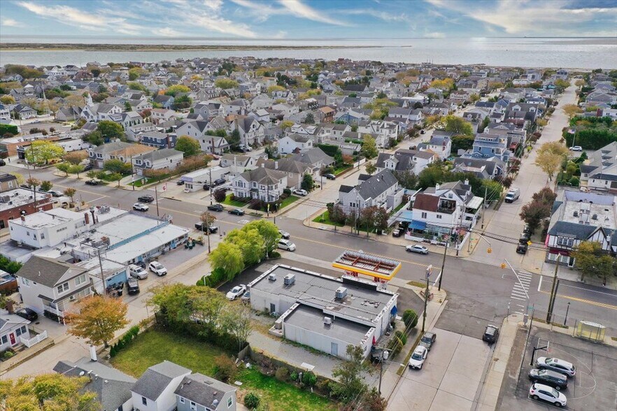 More Photos Of 12 Lido Blvd, Point Lookout Service Station For Sale