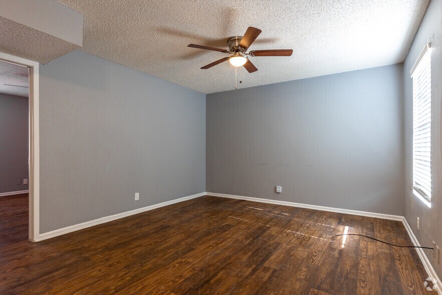 More Photos Of 222 N Dixie Blvd, Odessa Apartments For Sale