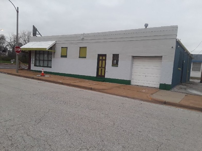 More Photos Of 2600 N Florissant Ave, Saint Louis Flex For Sale