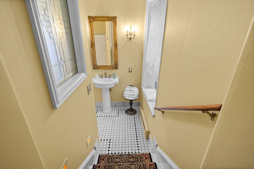 More Photos Of 23-25 Race St, Jim Thorpe Hospitality For Sale