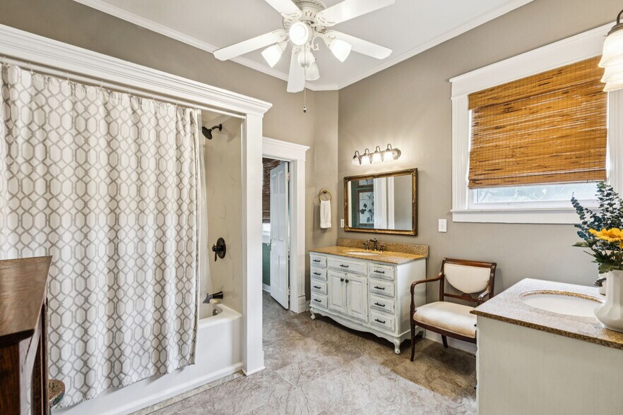 More Photos Of 607 E 1st St, Prosper Office Residential For Sale