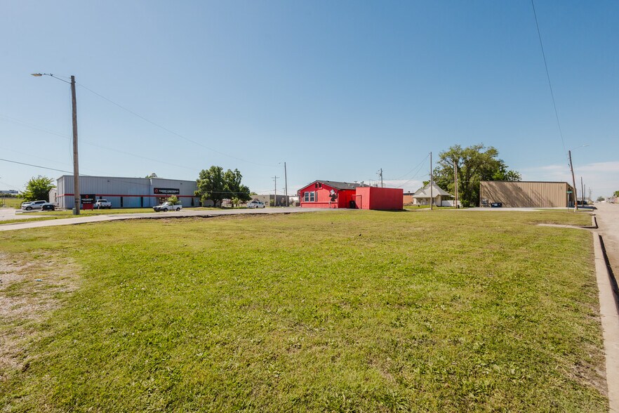 More Photos Of 0.21+/- Acres at E. Murdock & N. Washington Av ave, Wichita Land For Sale
