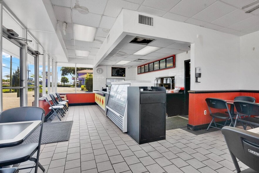 More Photos Of 9710 E Colonial Dr, Orlando Fast Food For Sale