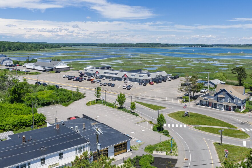 More Photos Of 3 E Grand Ave, Scarborough Service Station For Sale