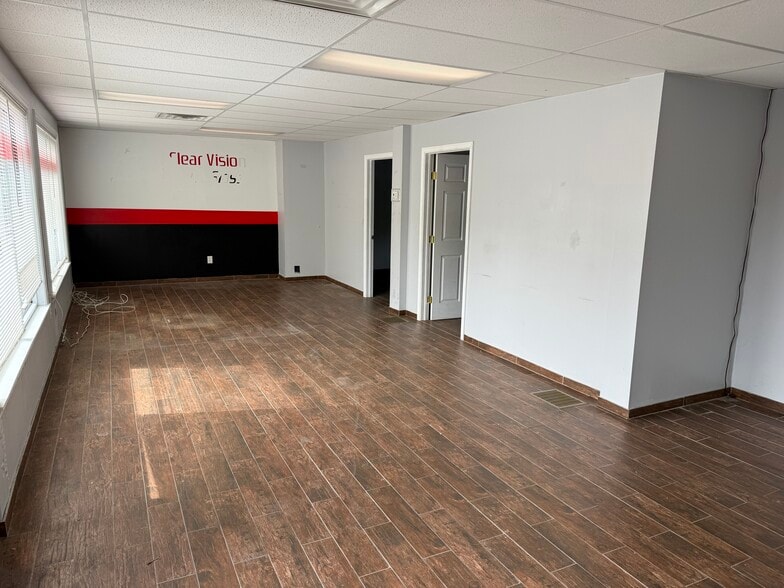 More Photos Of 142 Wilmington W Chester Pike, Chadds Ford Storefront For Lease
