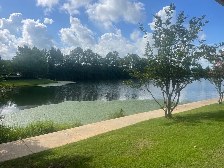 More Photos Of 716 Lakeside Dr W, Mobile Office For Lease