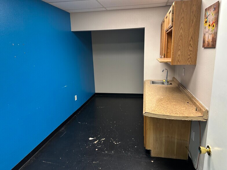 More Photos Of 10444-10458 Sentinel St, San Antonio Flex For Lease