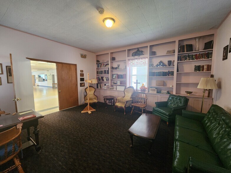 More Photos Of 4408 Albany Post Rd, Hyde Park Specialty For Sale