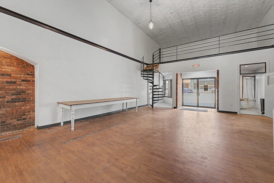 More Photos Of 109 Main St SE, Gravette Office For Sale