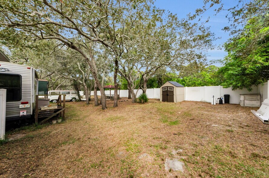 More Photos Of 11748 La Madera Blvd, Port Richey Office For Sale