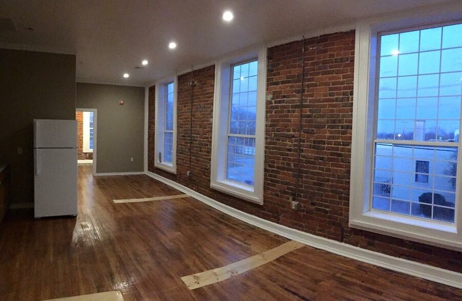 More Photos Of 200 W Main St, Marietta Storefront Retail Residential For Sale