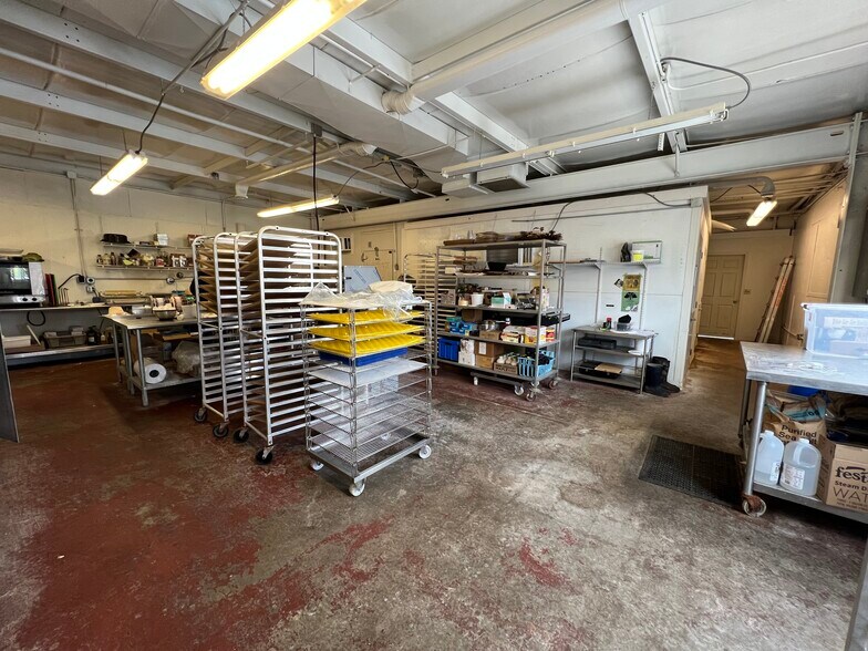 More Photos Of 6895 Paoli Rd, Belleville Restaurant For Lease