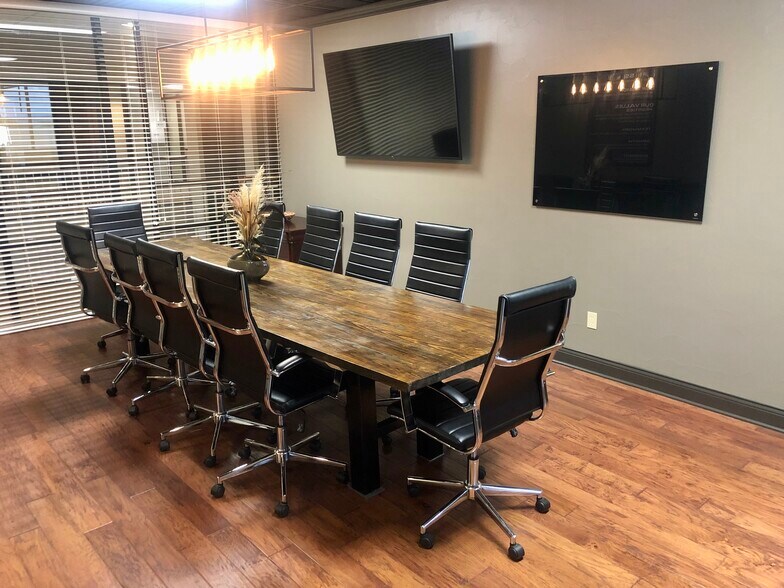 More Photos Of 222 Sidney Baker St S, Kerrville Office For Sale