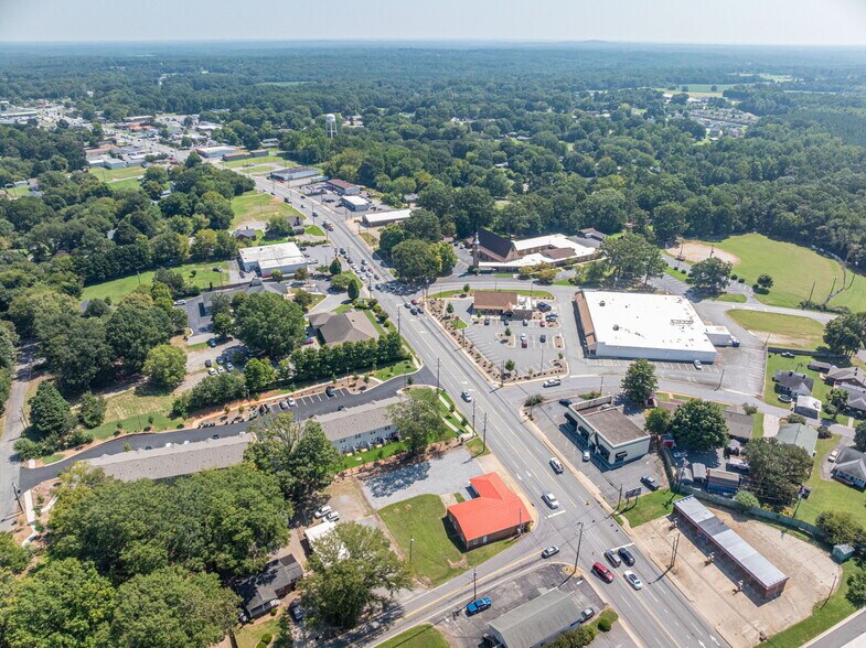 More Photos Of 2303 E Main St, Lincolnton Office For Sale